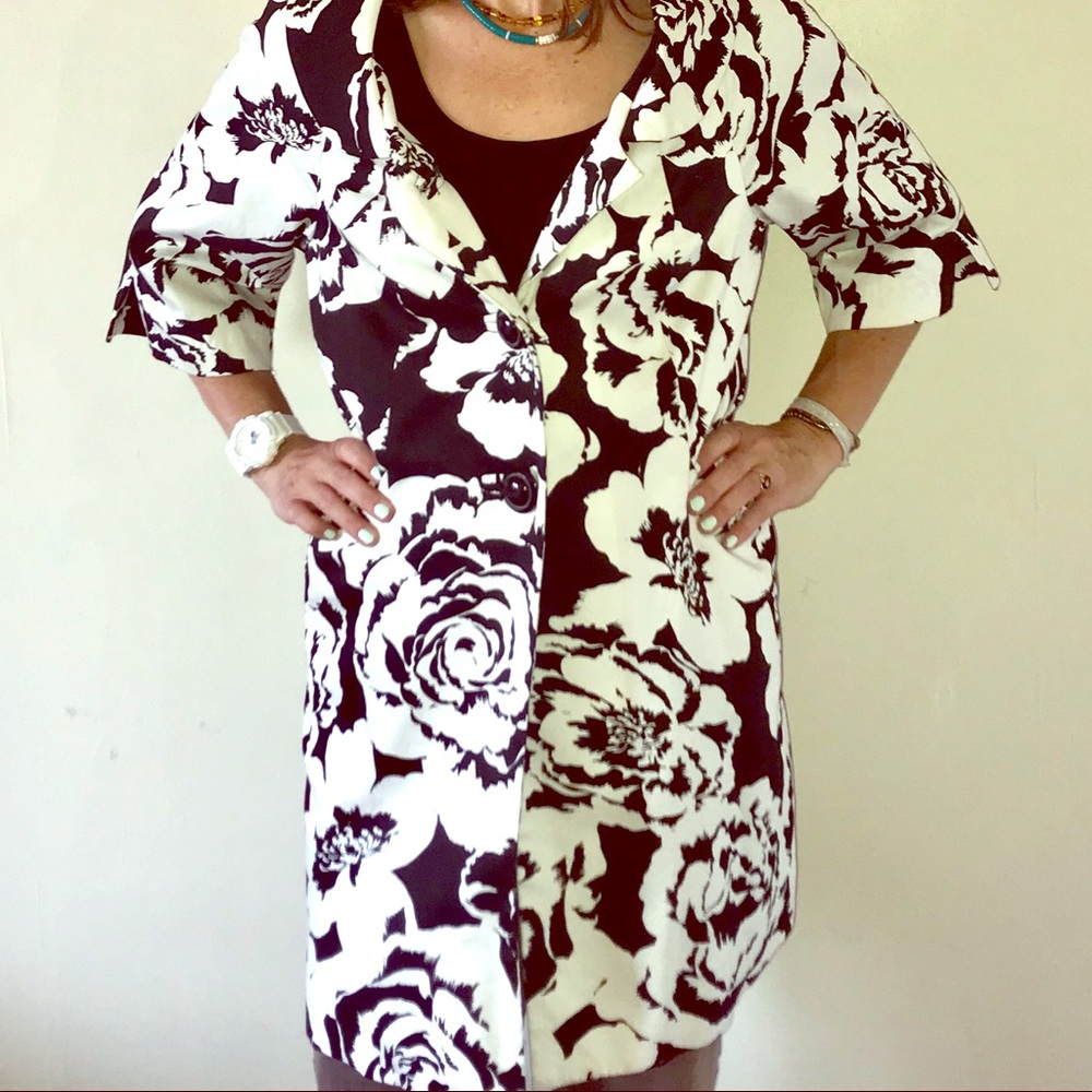 Darling vintage style three-quarter length jacket